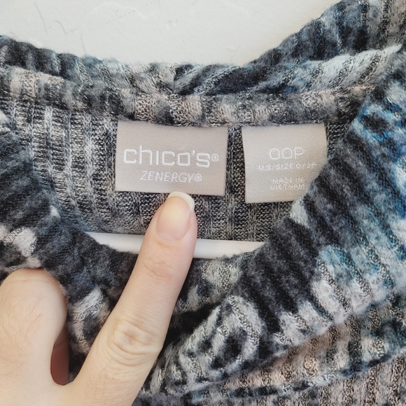 💕 Chico's Zenergy Cozy Paisley Print Cowl Neck Tunic Top Size 00P - Picture 9 of 12